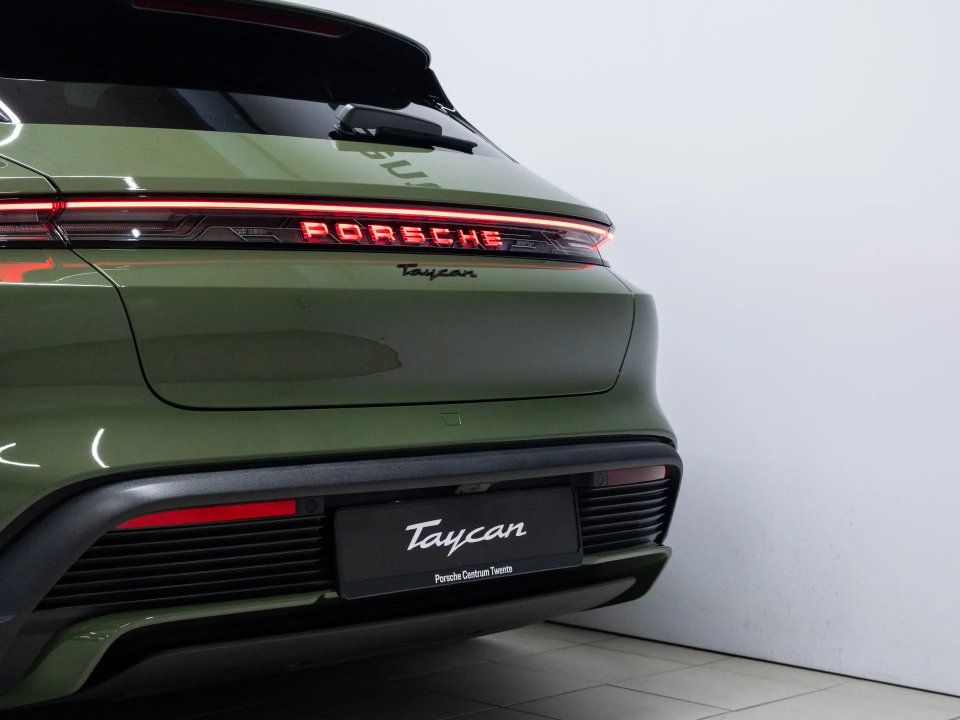 Taycan Sport Turismo Black Edition