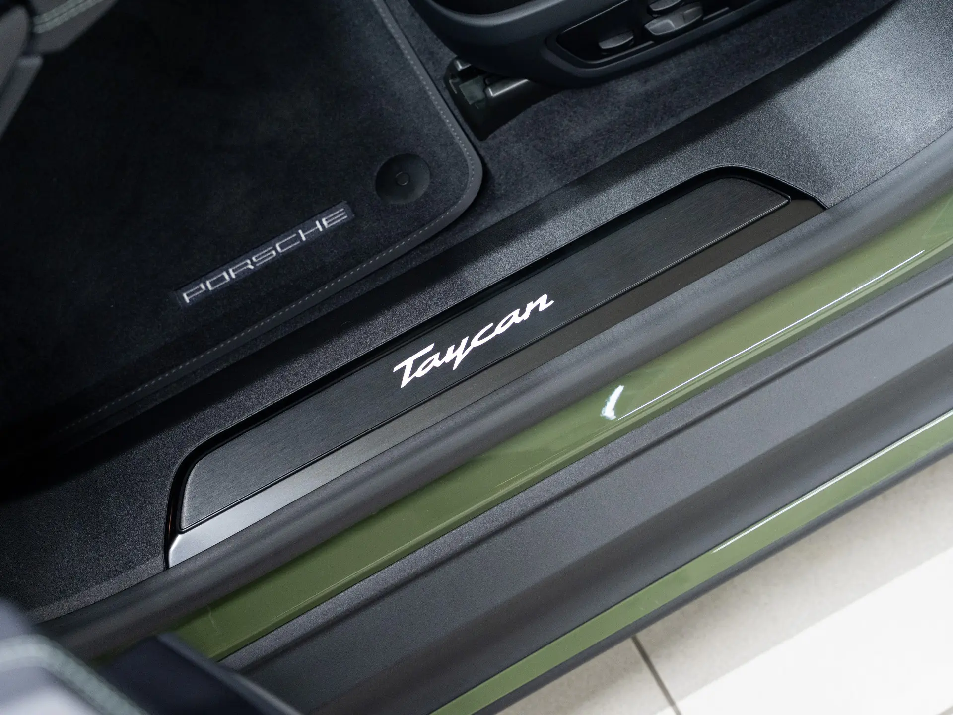Taycan Sport Turismo Black Edition