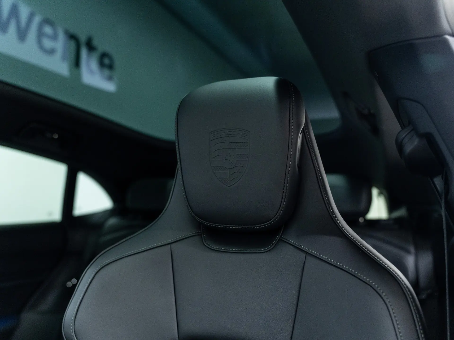 Taycan Sport Turismo Black Edition