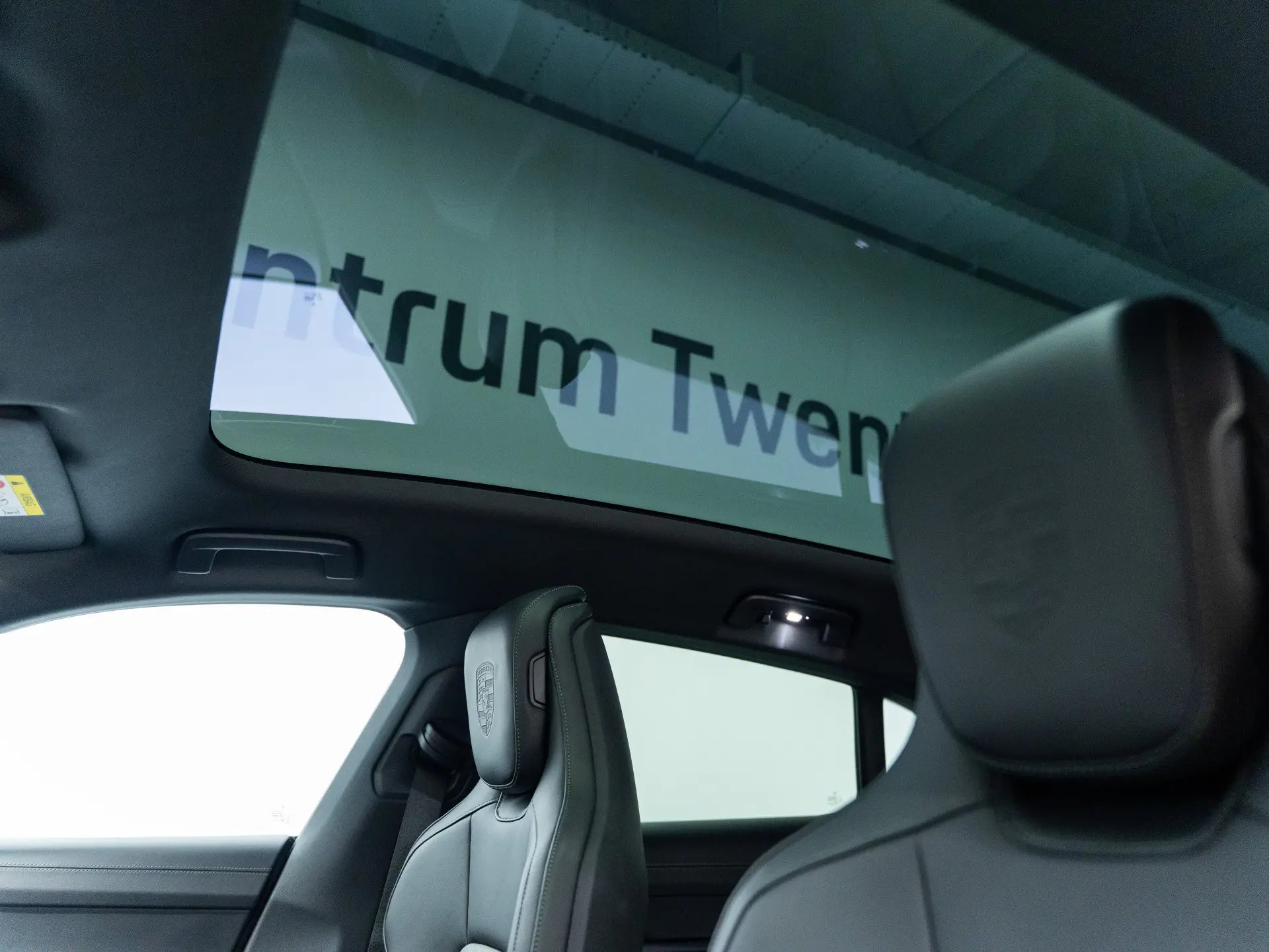 Taycan Sport Turismo Black Edition