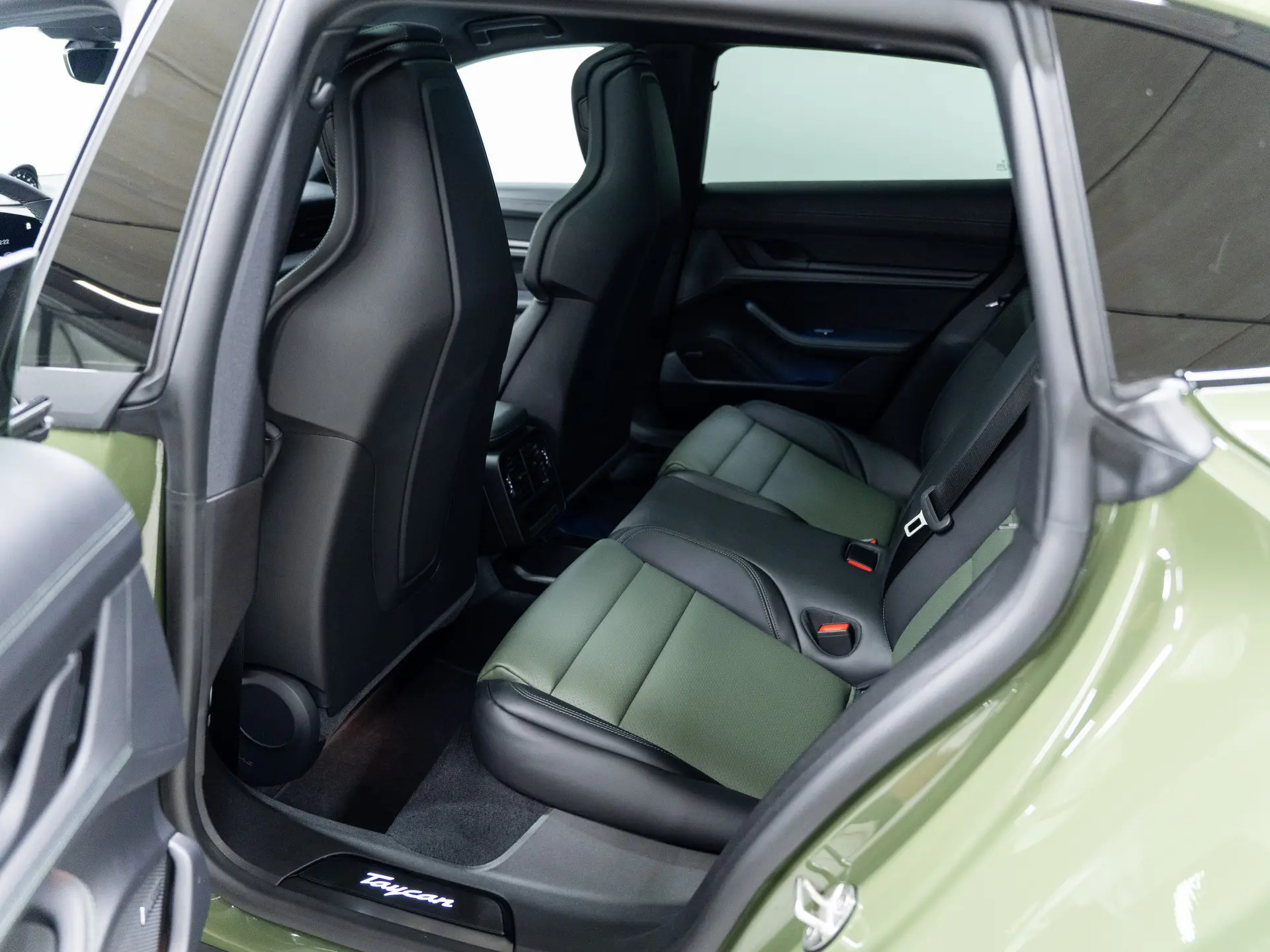 Taycan Sport Turismo Black Edition