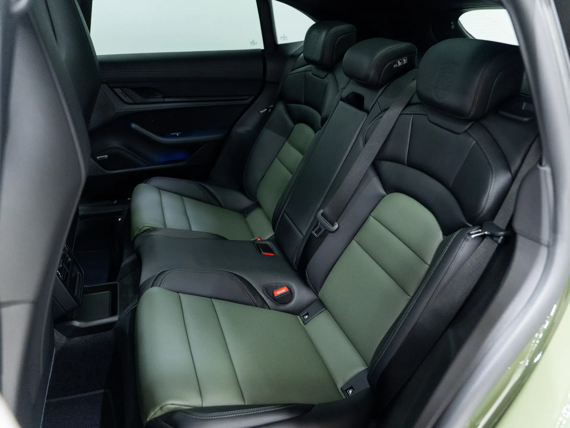 Taycan Sport Turismo Black Edition