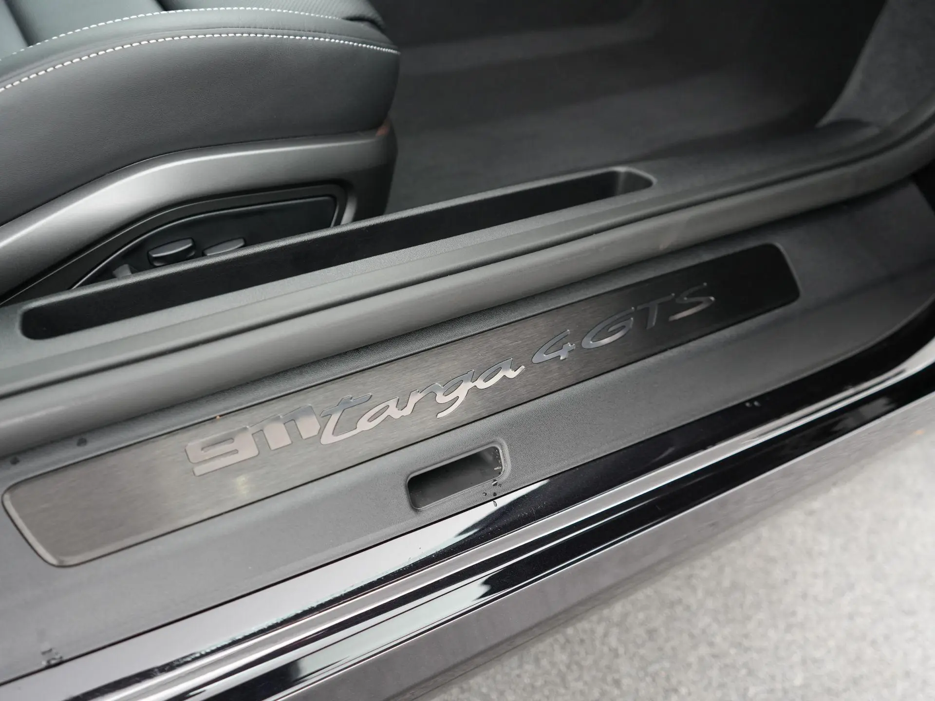 911 3.6 T-Hybrid 4 GTS