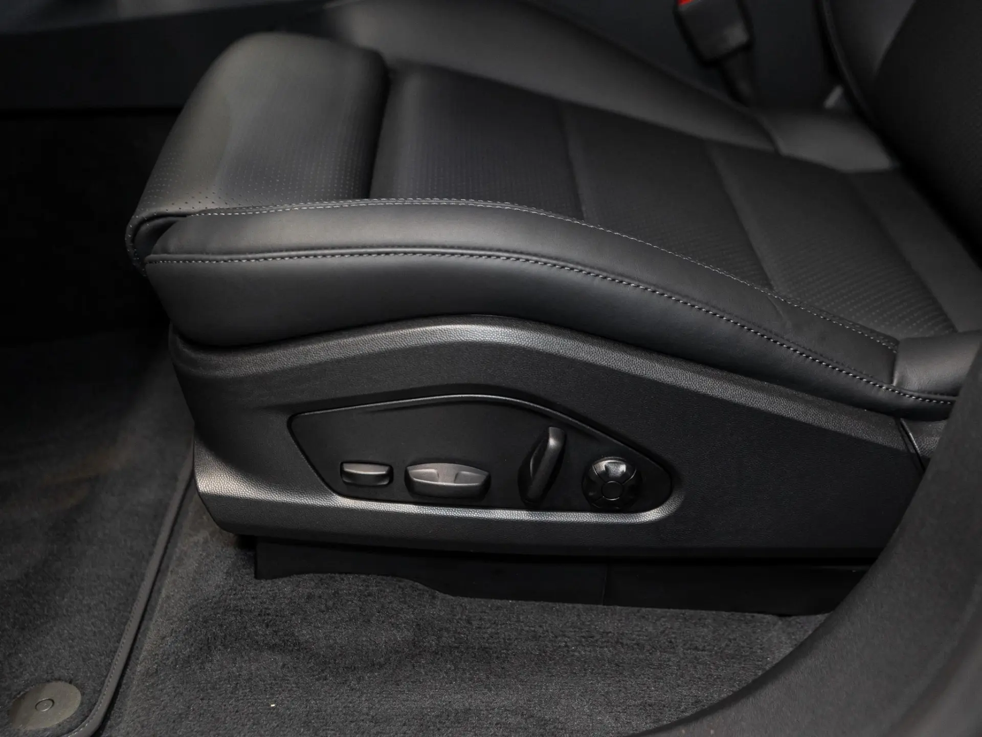Macan 4 100 kWh