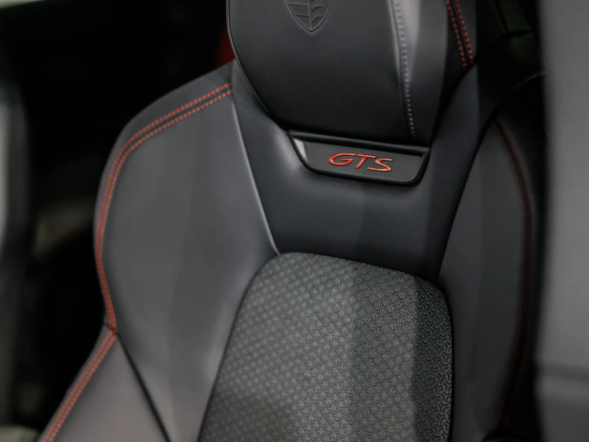 Macan GTS 100 kWh