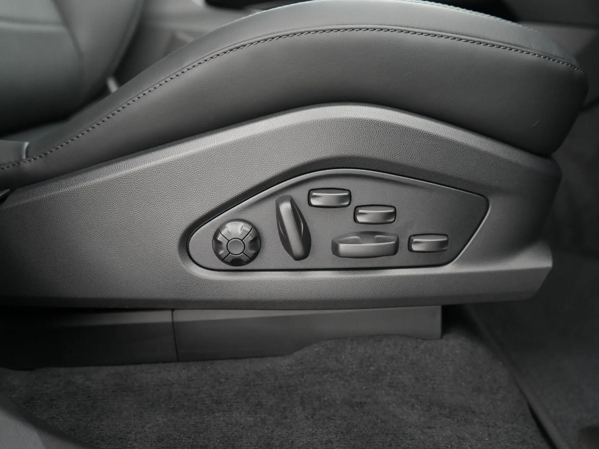 Macan 4 100 kWh
