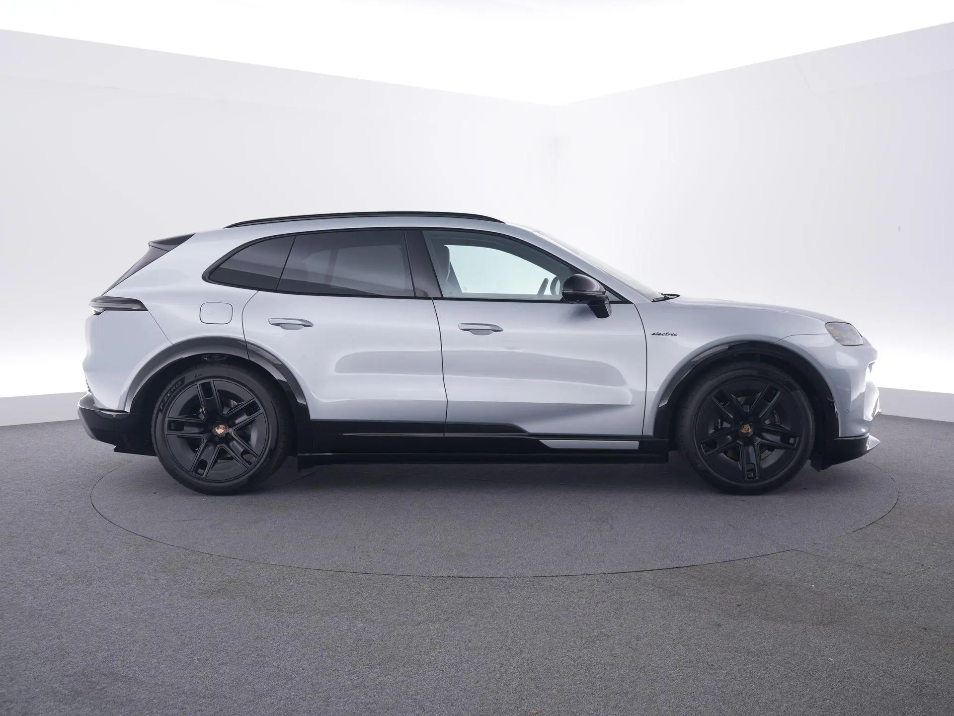 Cayenne Electric 113 kWh