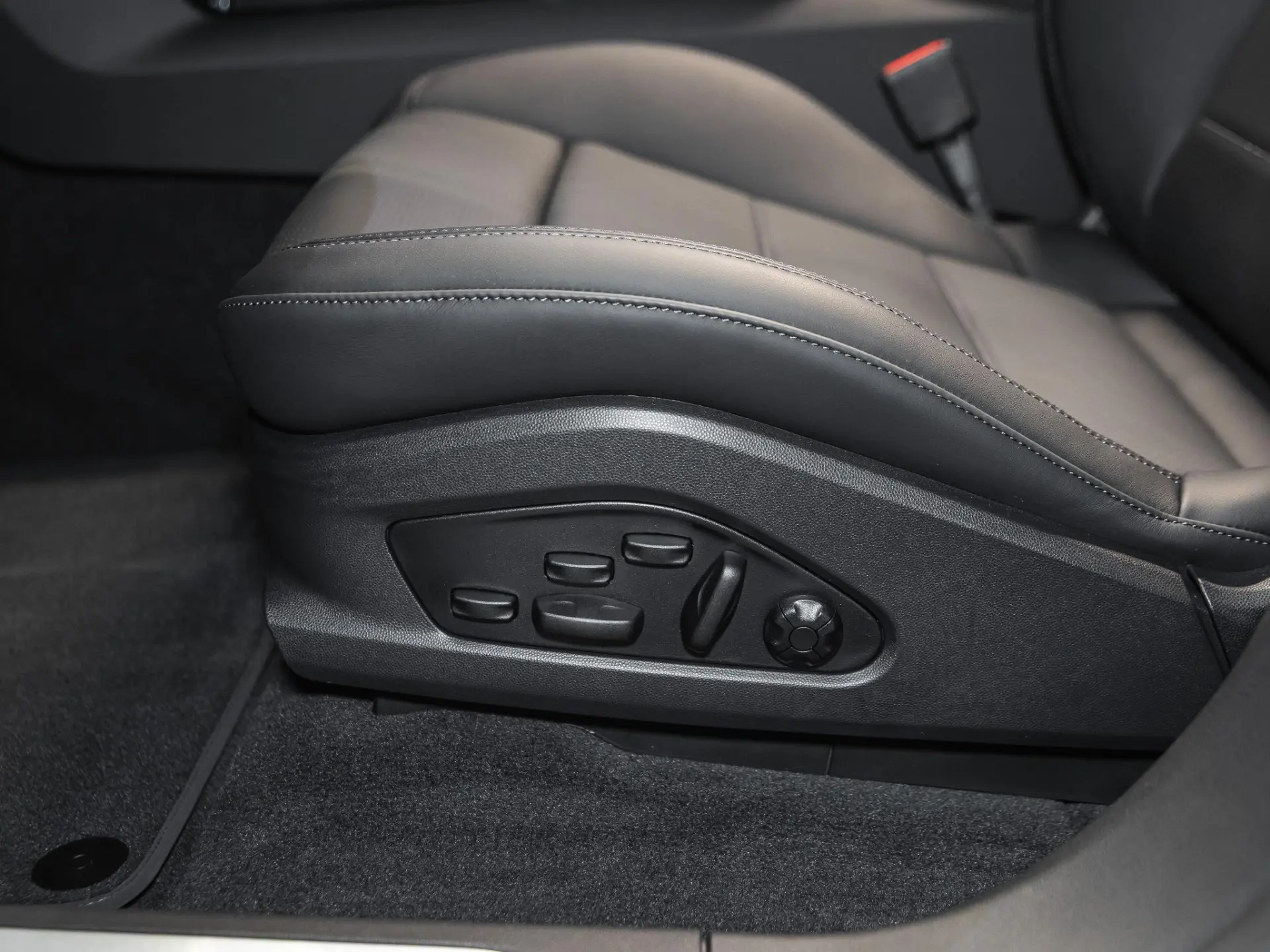 Macan 4 100 kWh