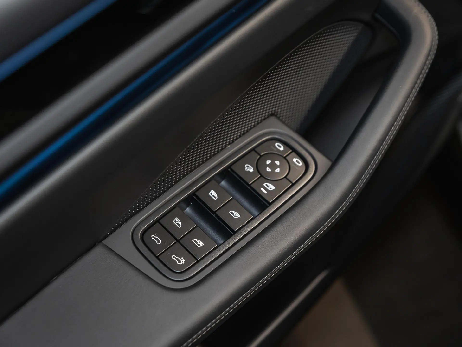 Macan 4 100 kWh