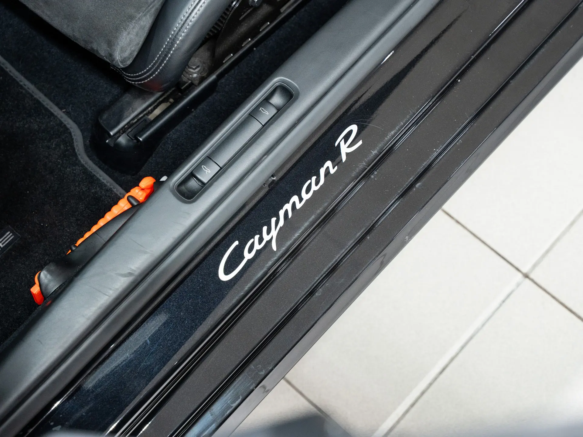 Cayman R