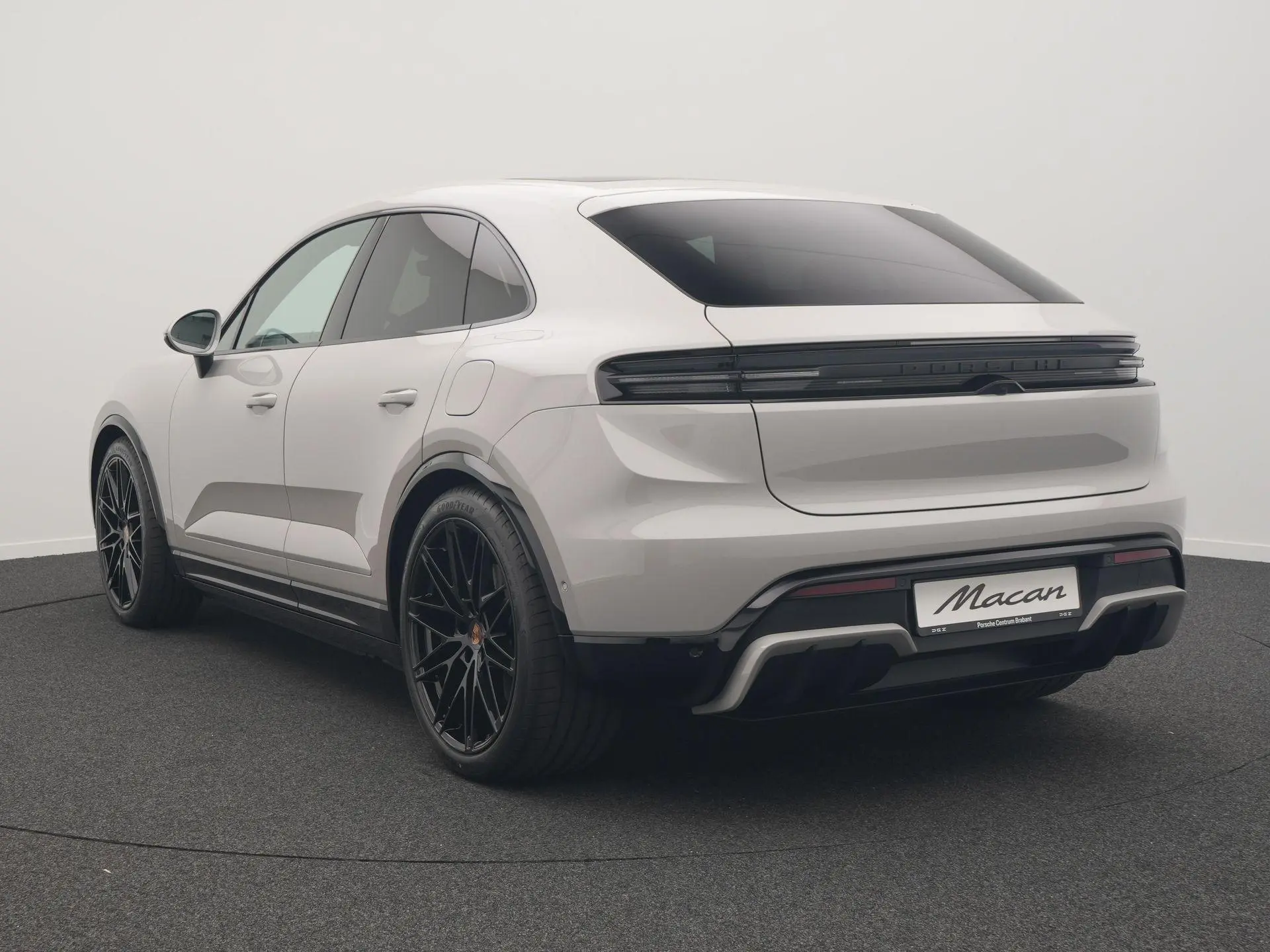 Macan 4