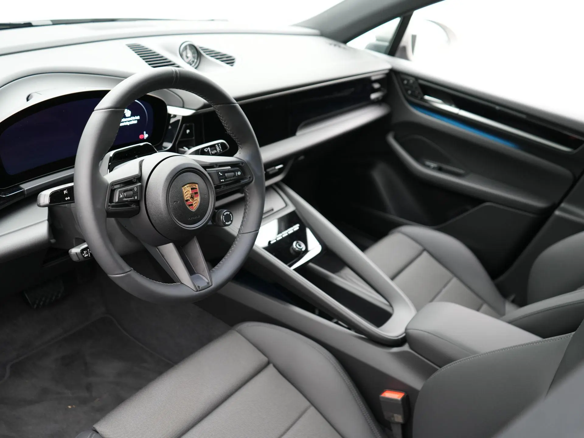 Macan 4