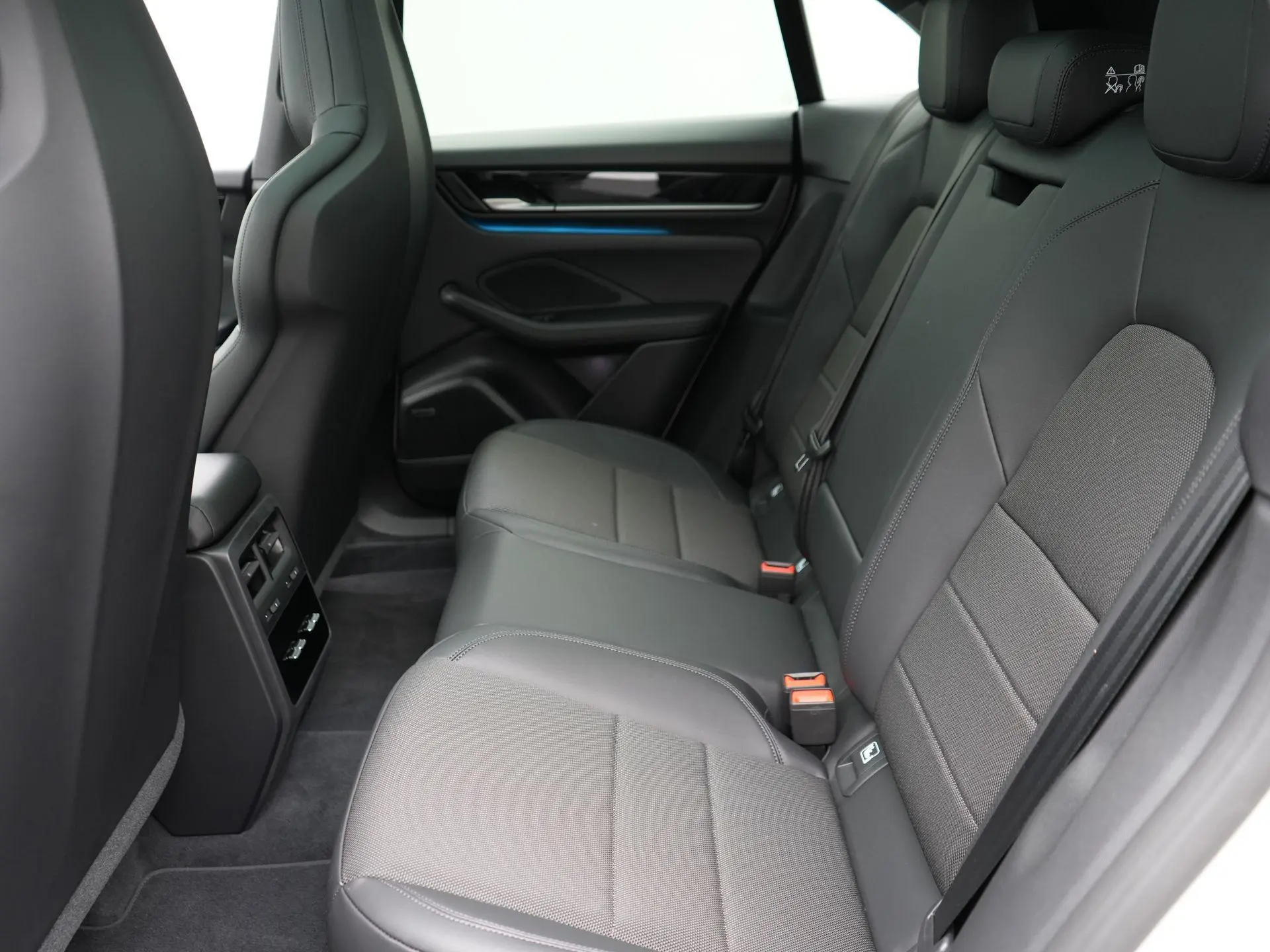 Macan 4