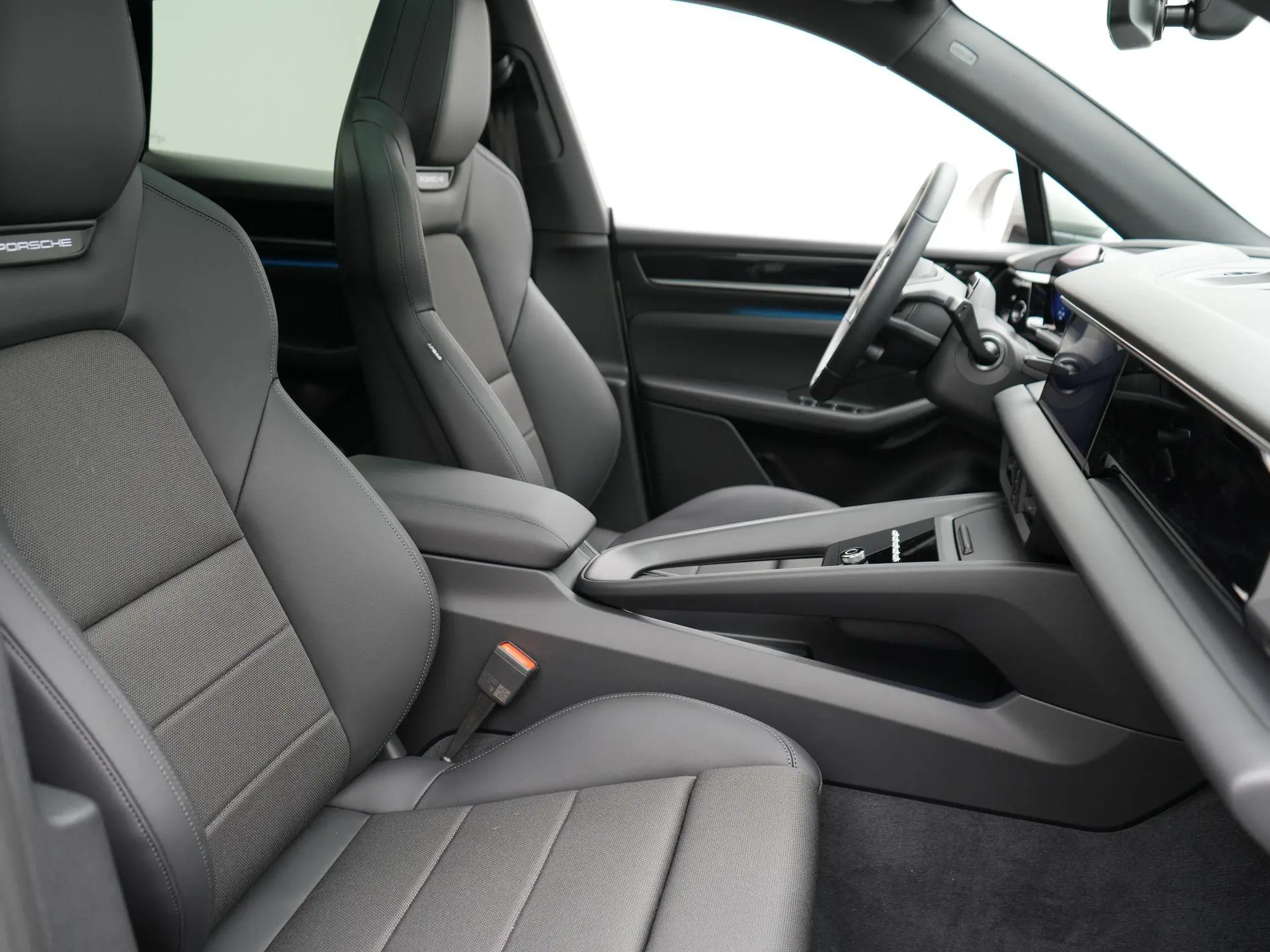Macan 4