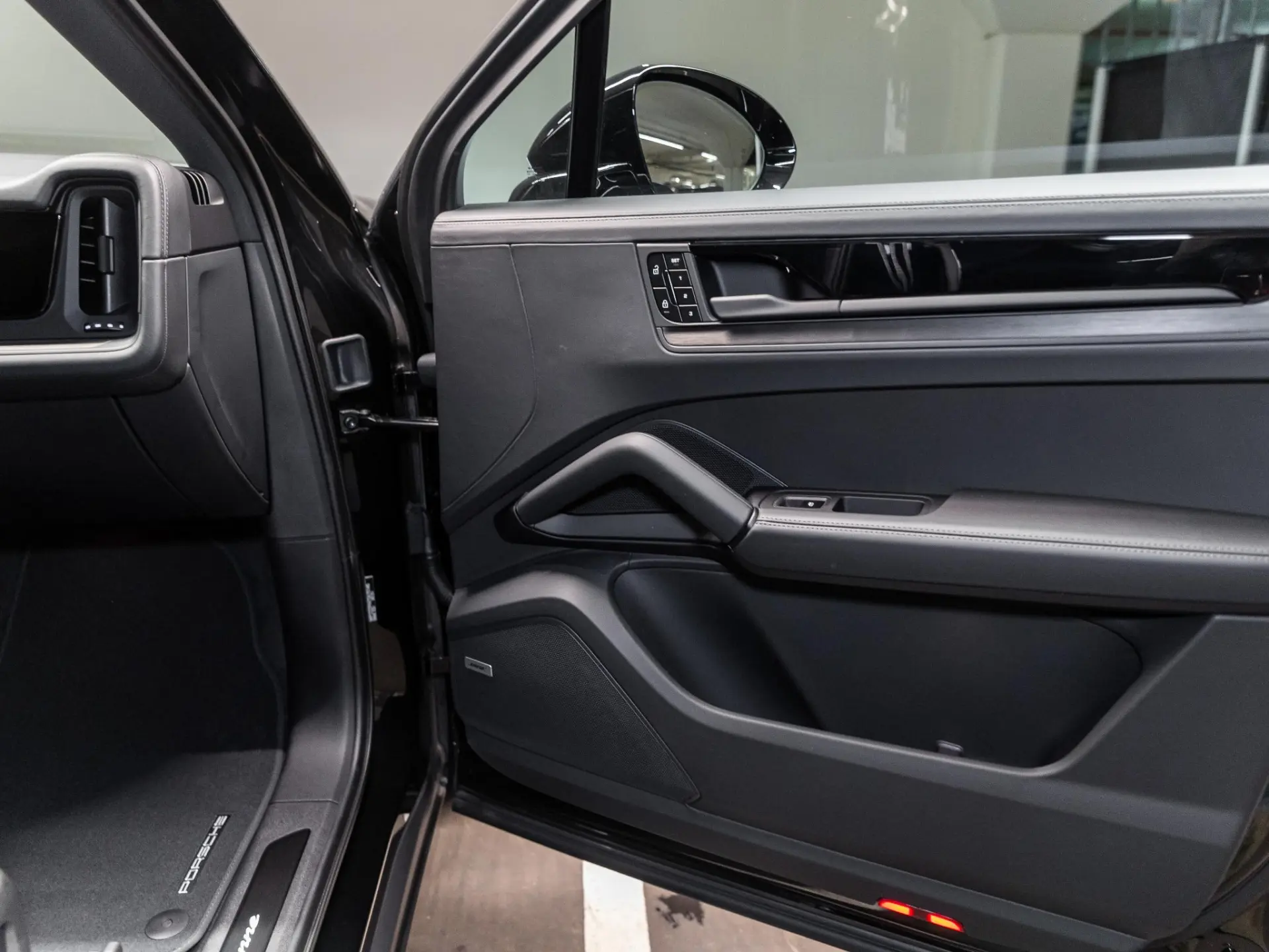 Cayenne Coupé 3.0 E-Hybrid Black Edition