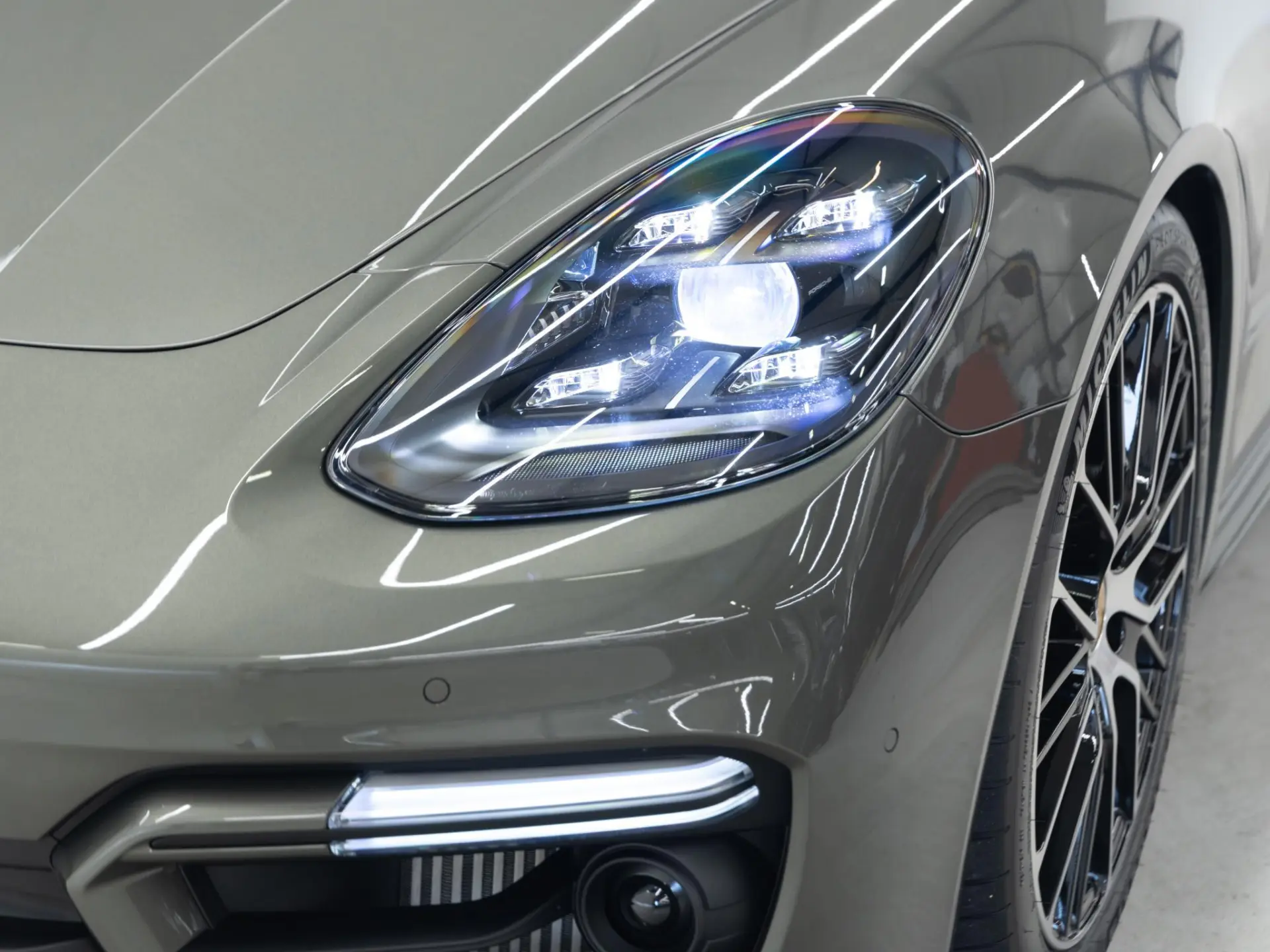 Panamera 4 E-Hybrid Sport Turismo Platinum Edition