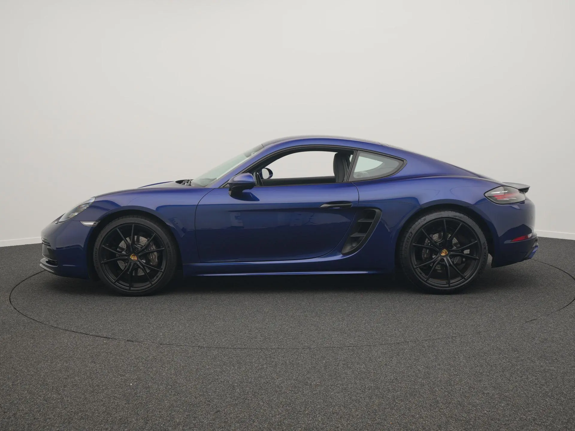 718 Cayman