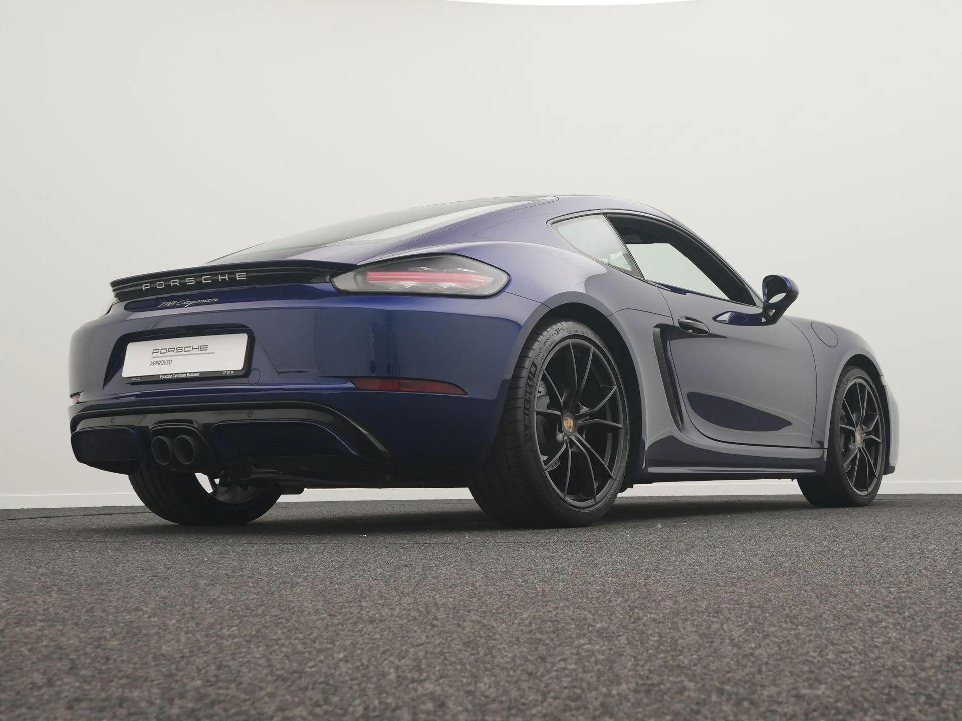 718 Cayman