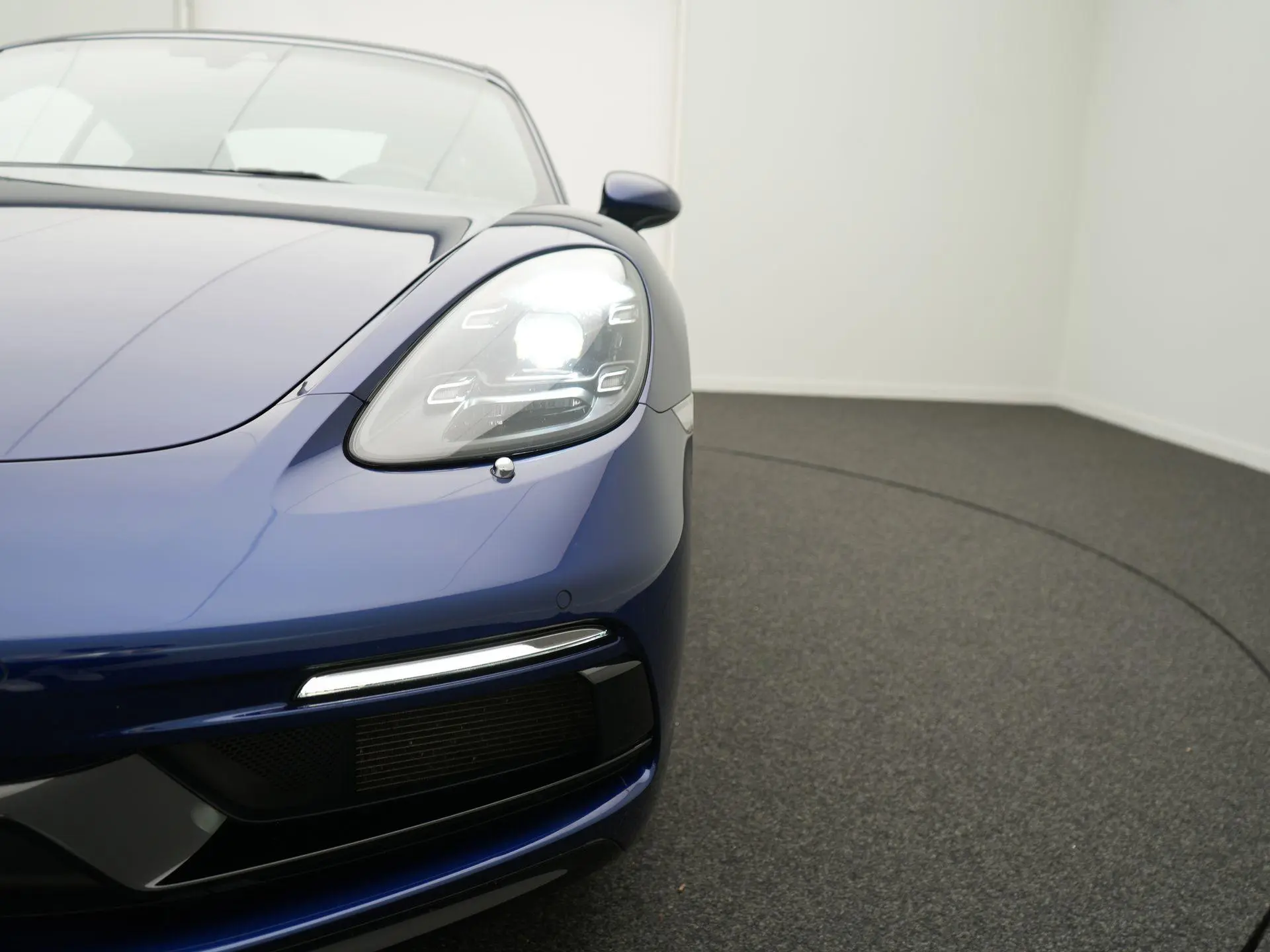 718 Cayman