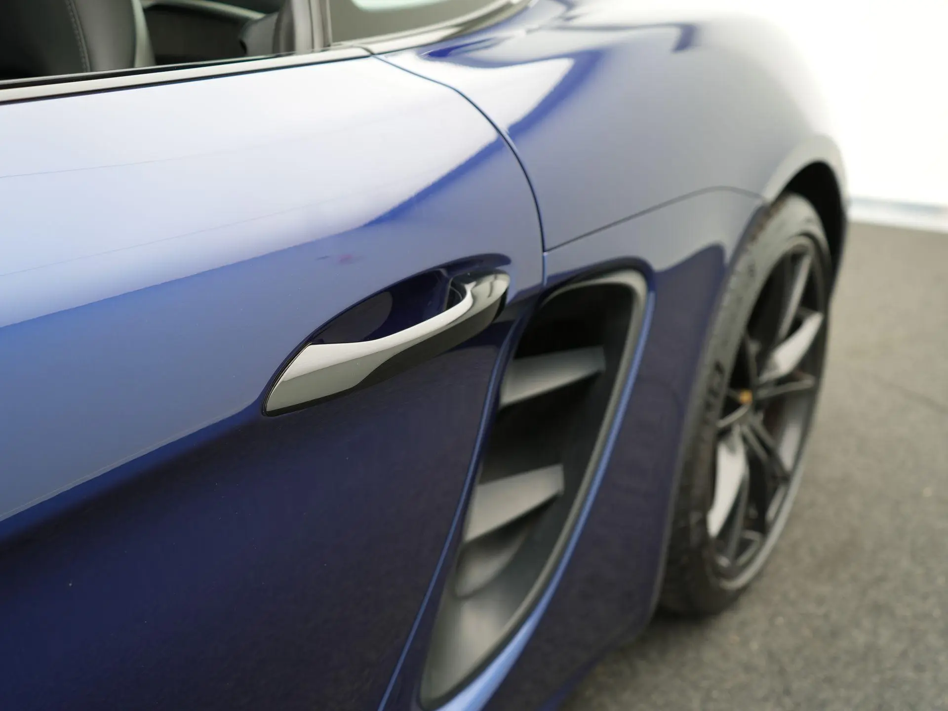 718 Cayman