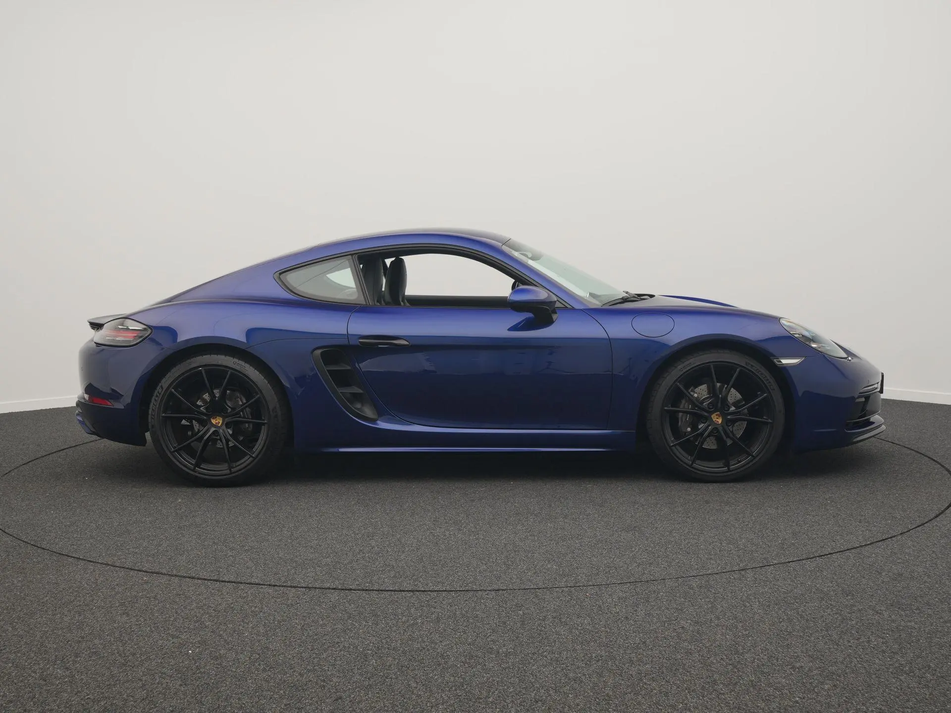 718 Cayman