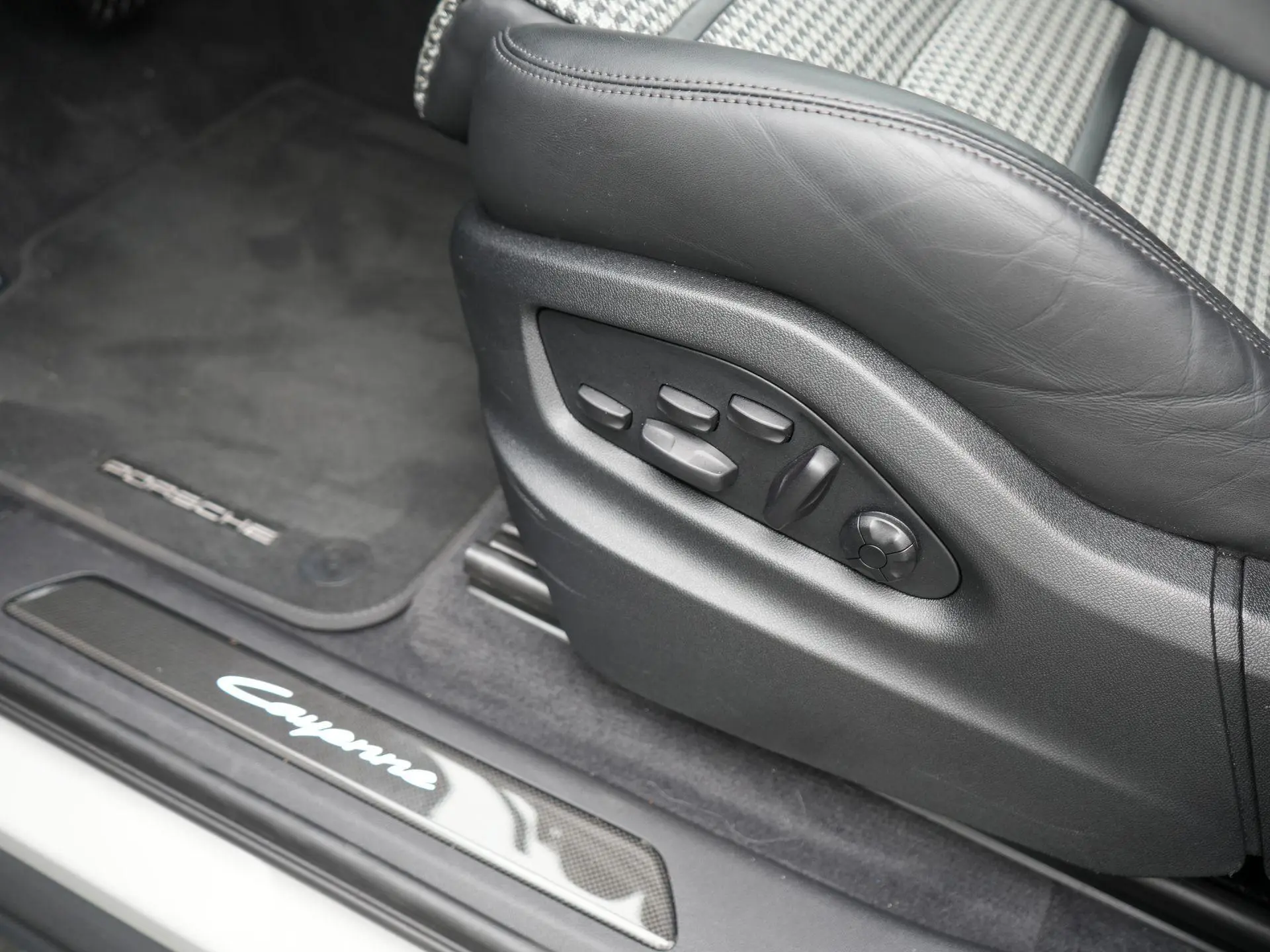 Cayenne E-Hybrid Coupé Lightweight Package