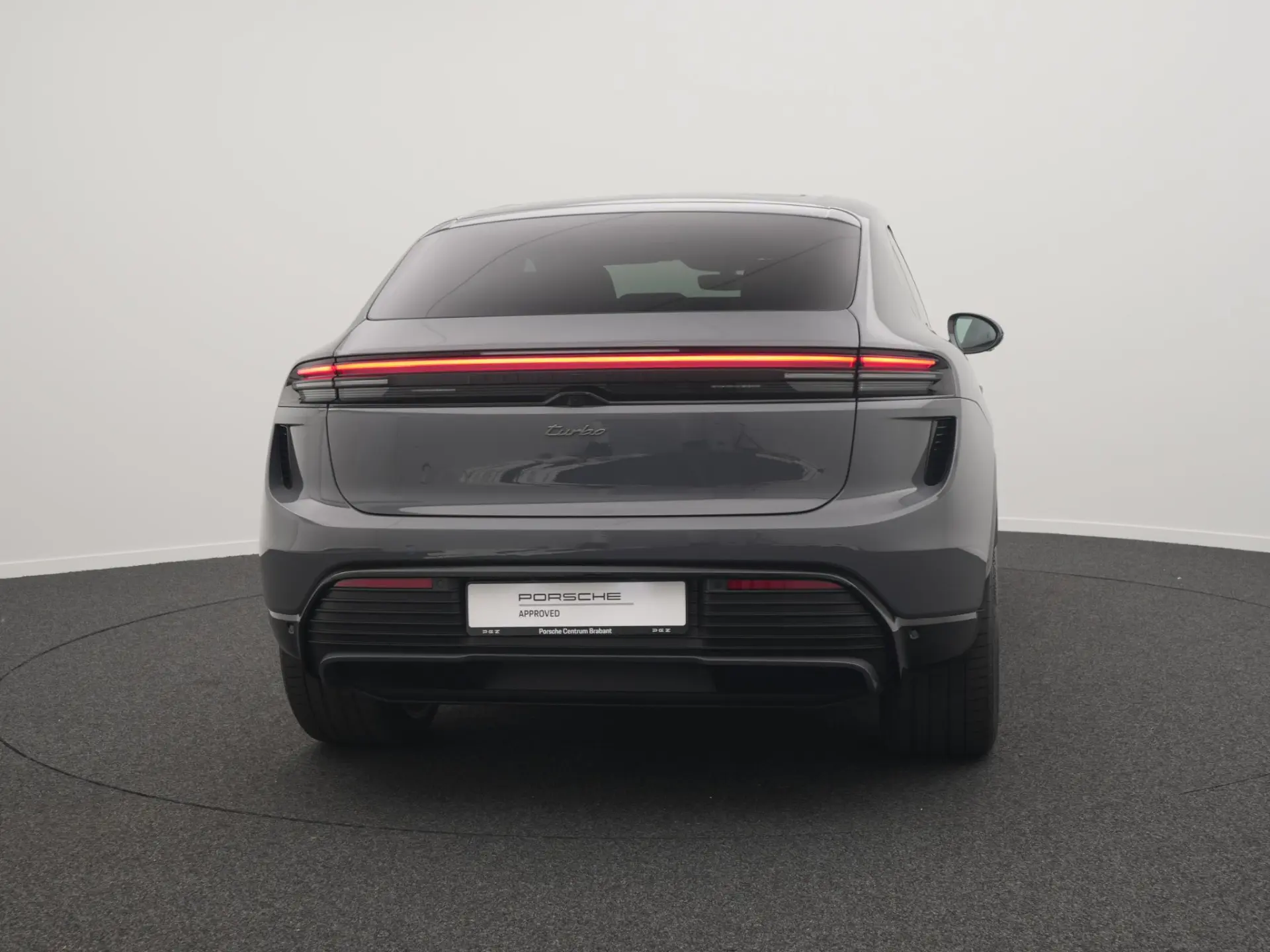 MACAN TURBO 