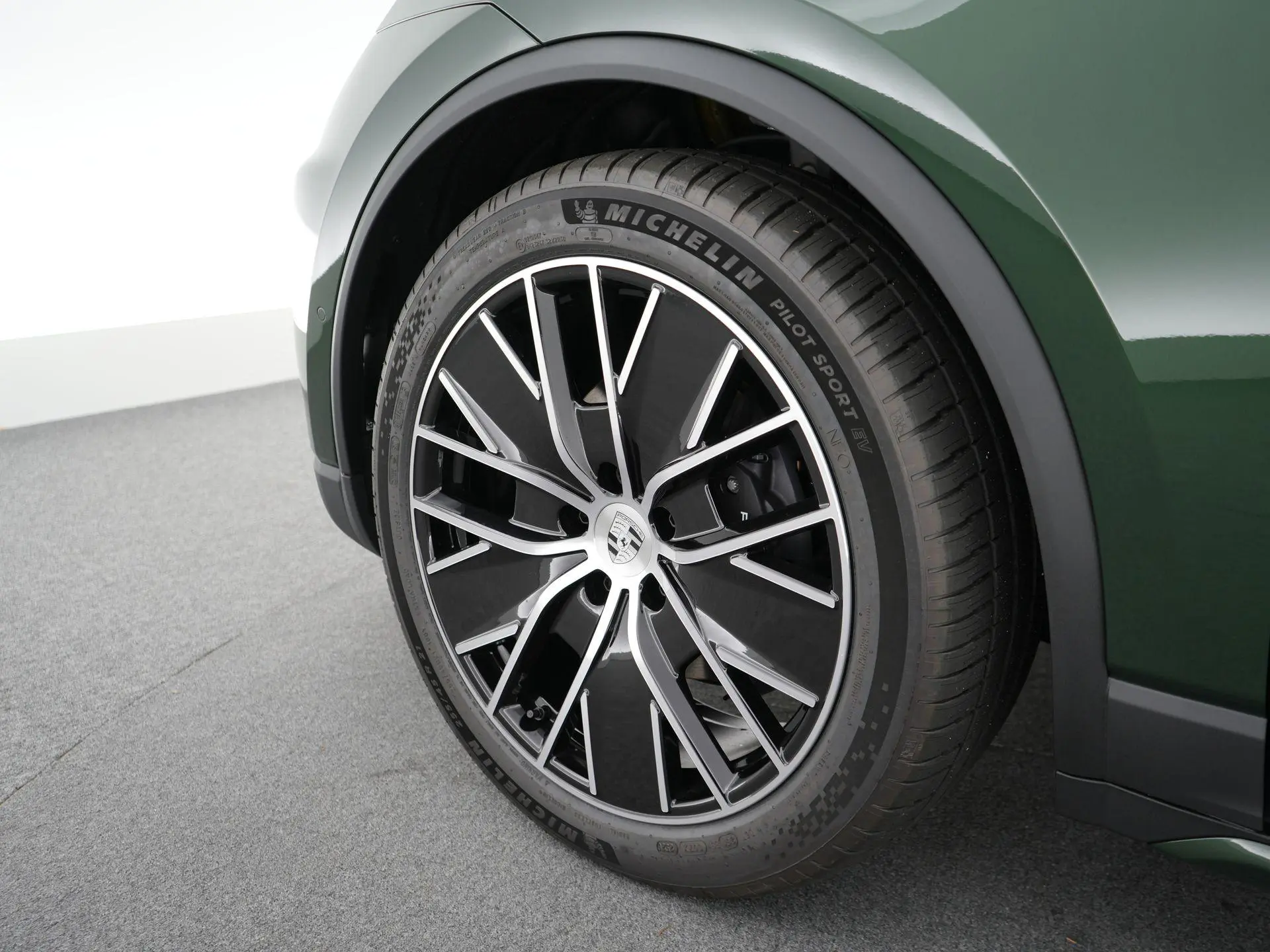 Macan 4 100 kWh