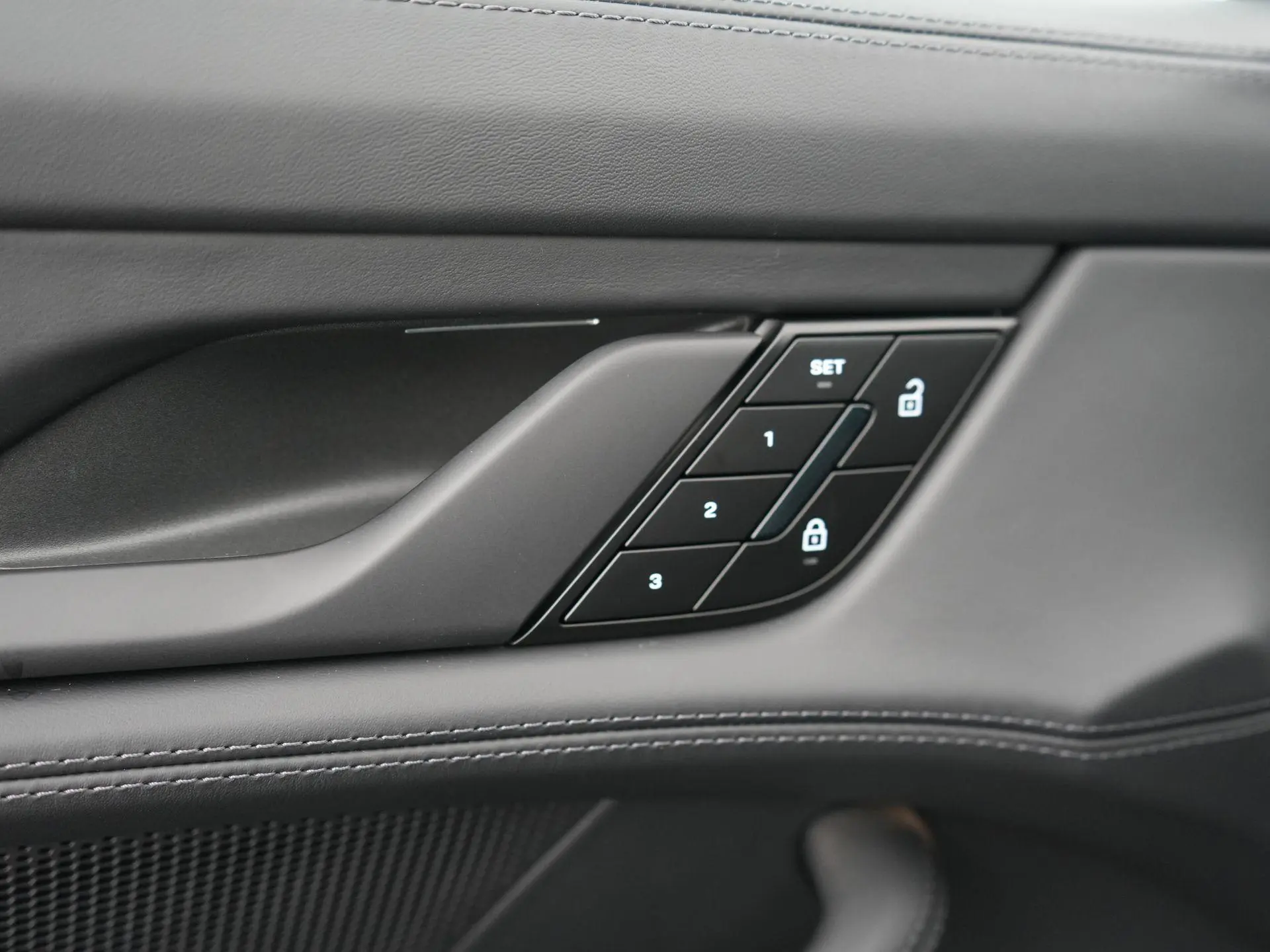 Taycan 4 Black Edition 105 kWh