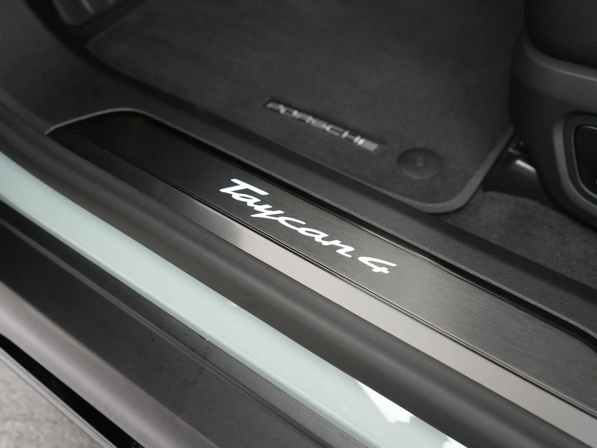 Taycan 4 Black Edition 105 kWh