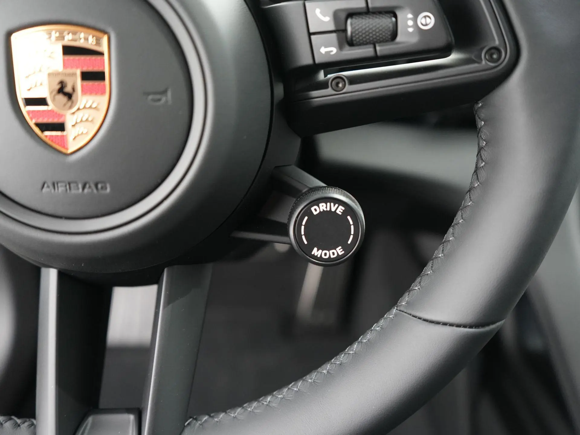 Taycan 4 Black Edition 105 kWh