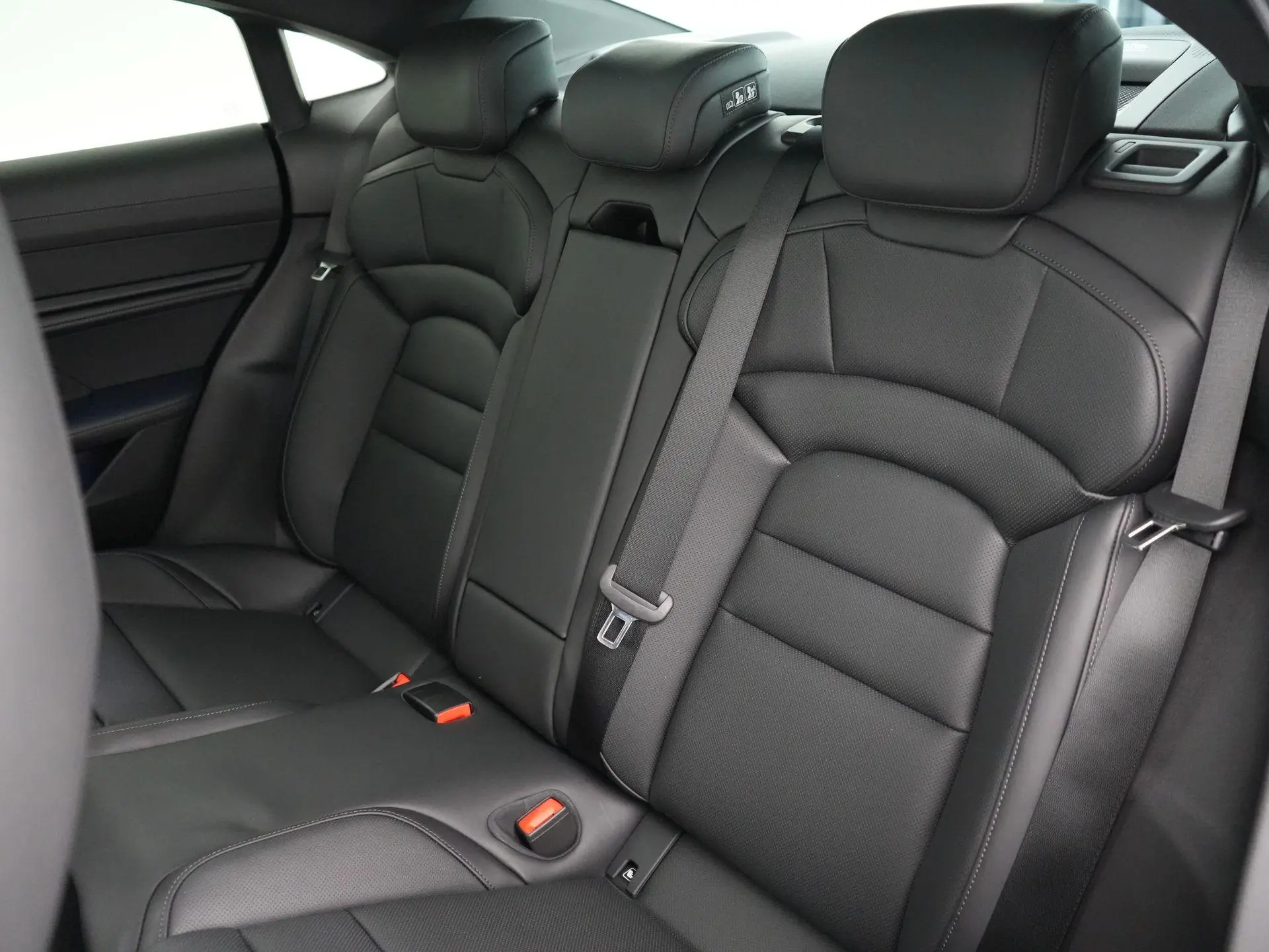 Taycan 4 Black Edition 105 kWh