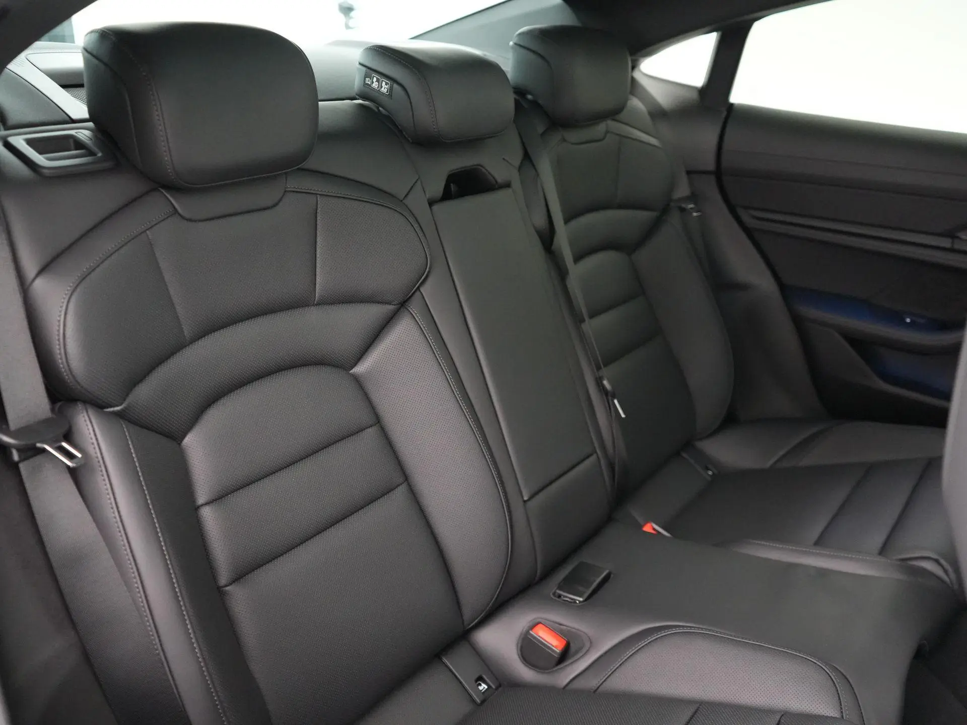 Taycan 4 Black Edition 105 kWh