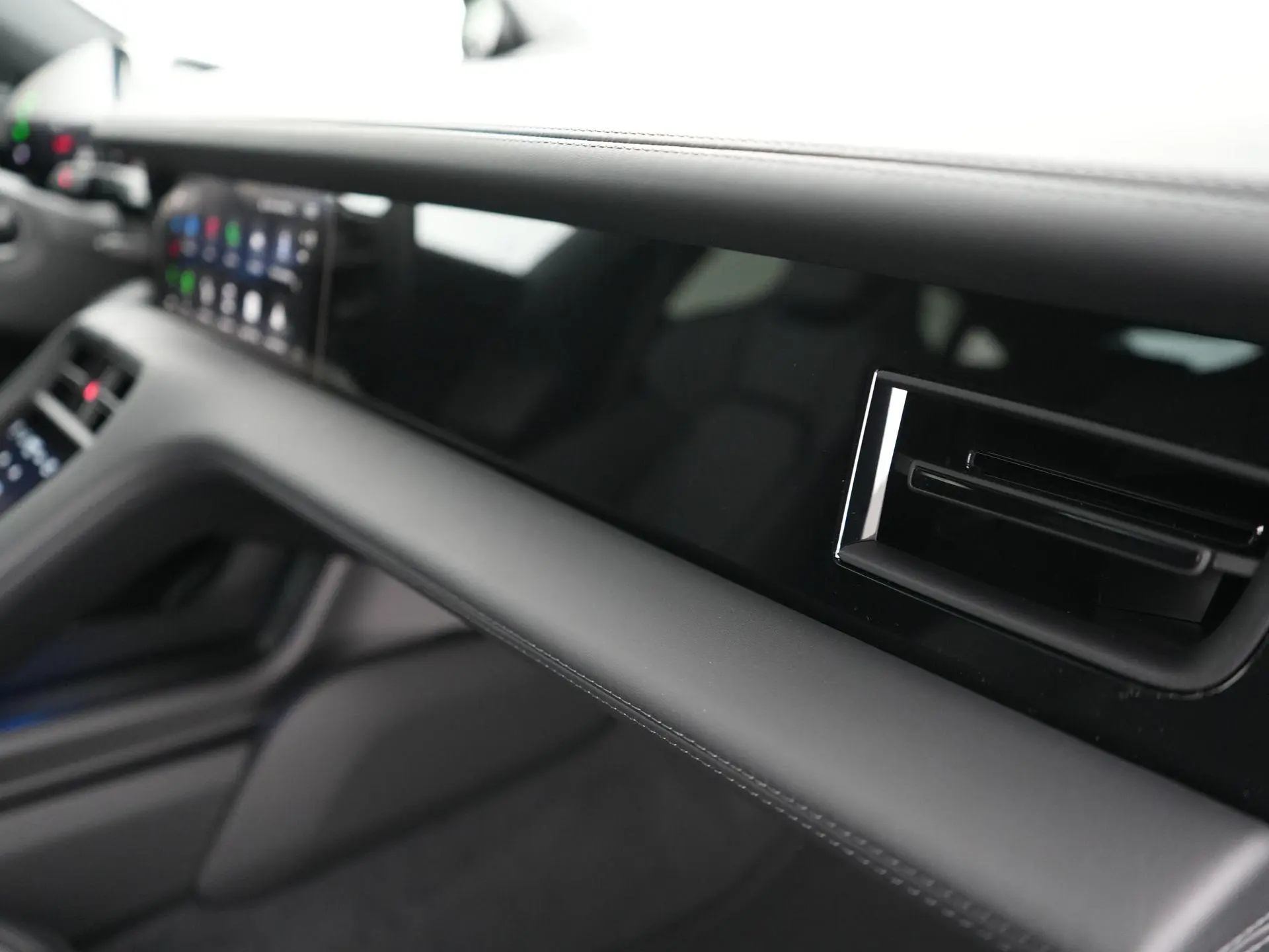 Taycan 4 Black Edition 105 kWh