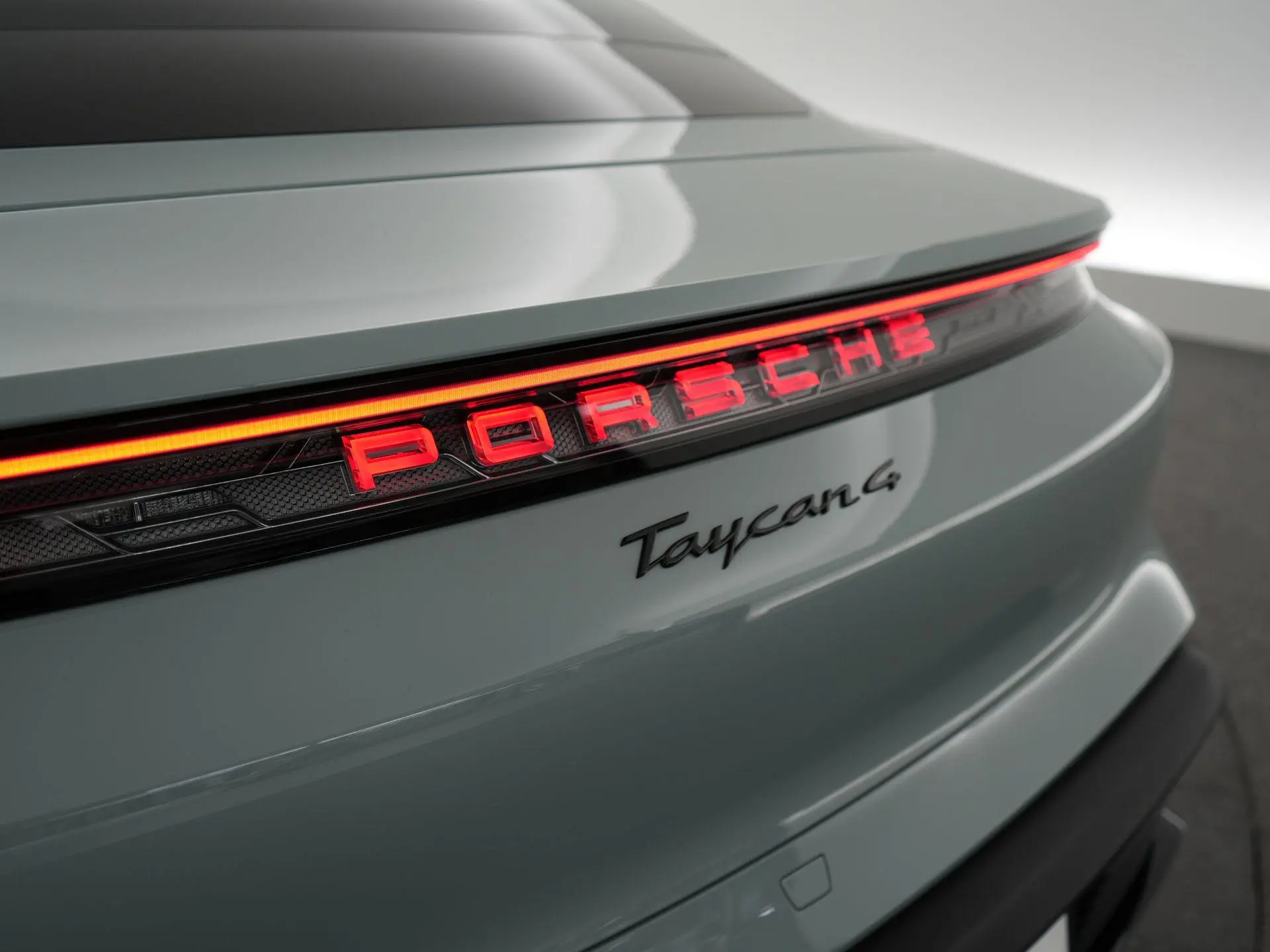 Taycan 4 Black Edition 105 kWh
